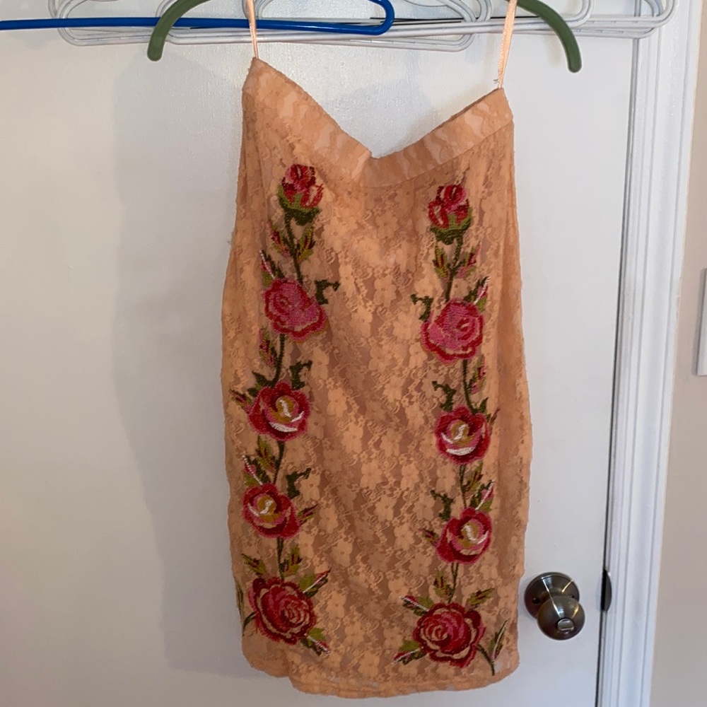 Lace pencil skirt with embroidery